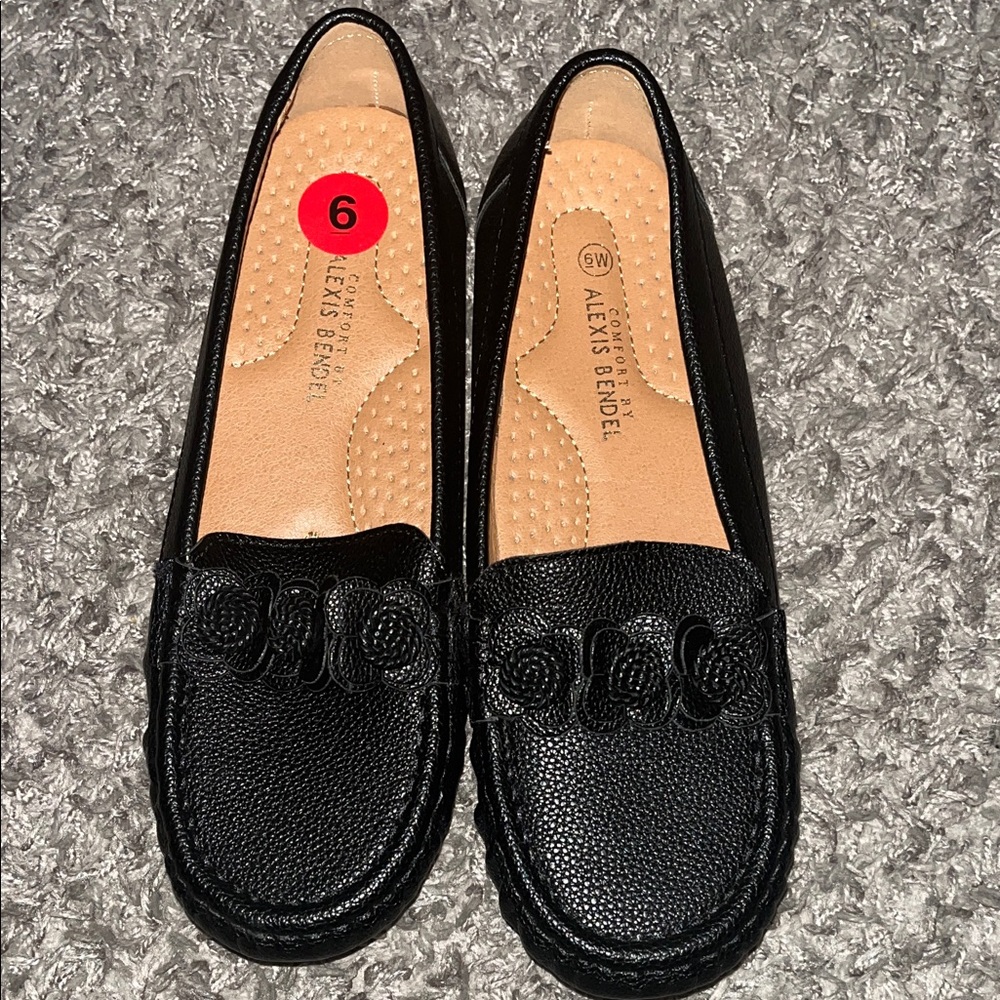 NWT Black Loafers for Women Size 6W